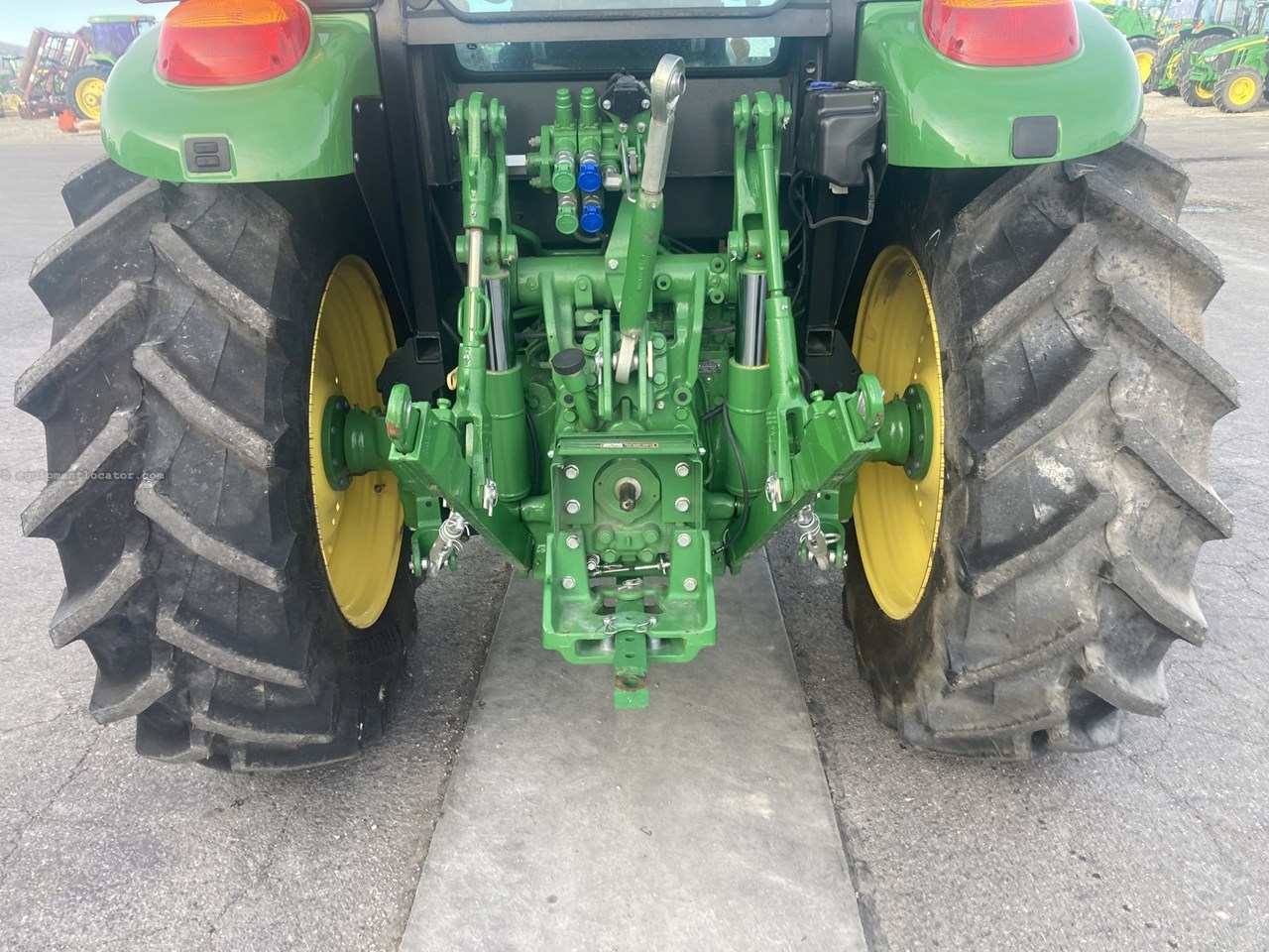 2022 John Deere 5115M Image 10