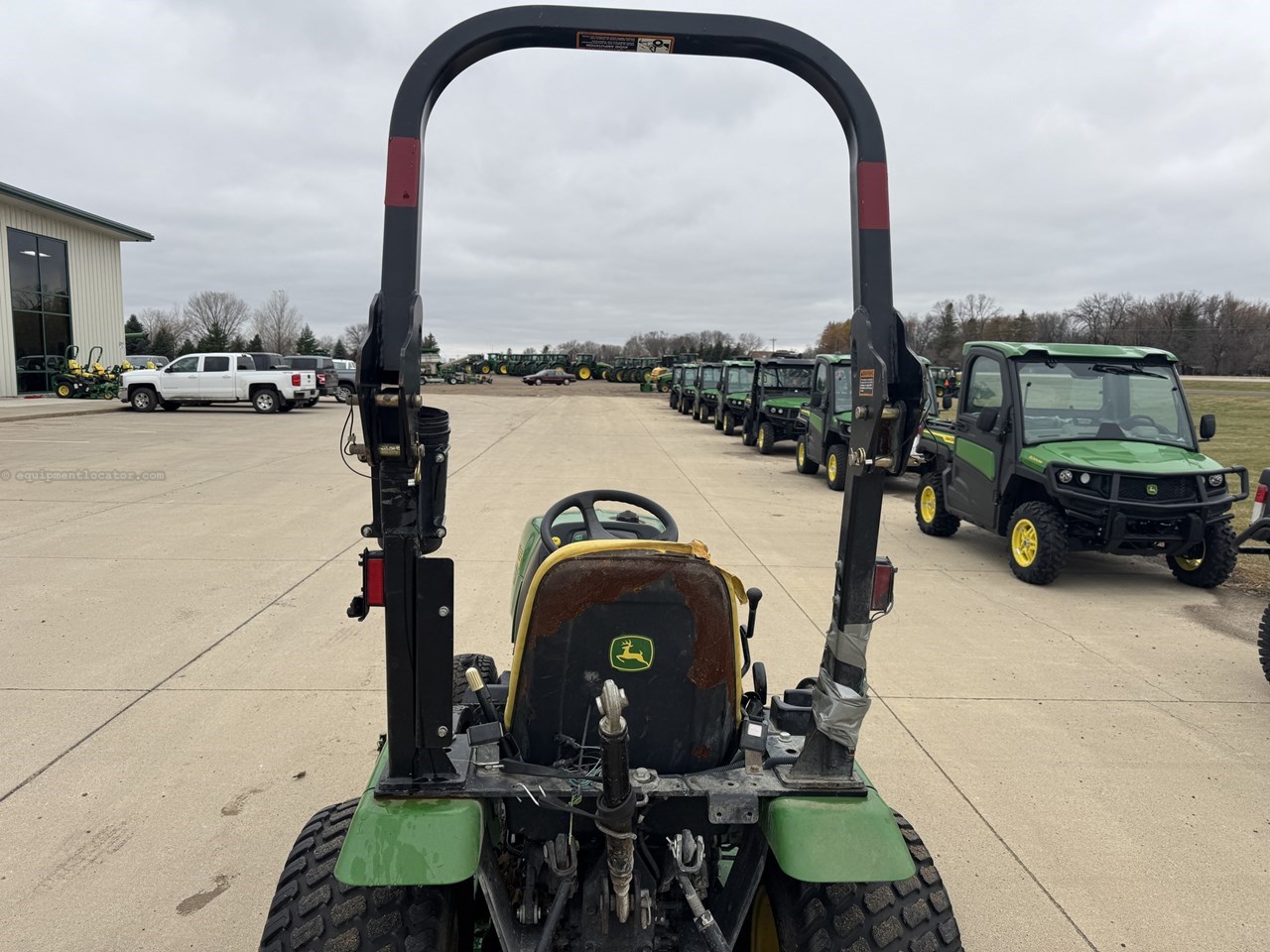 2011 John Deere 2320 Image 10