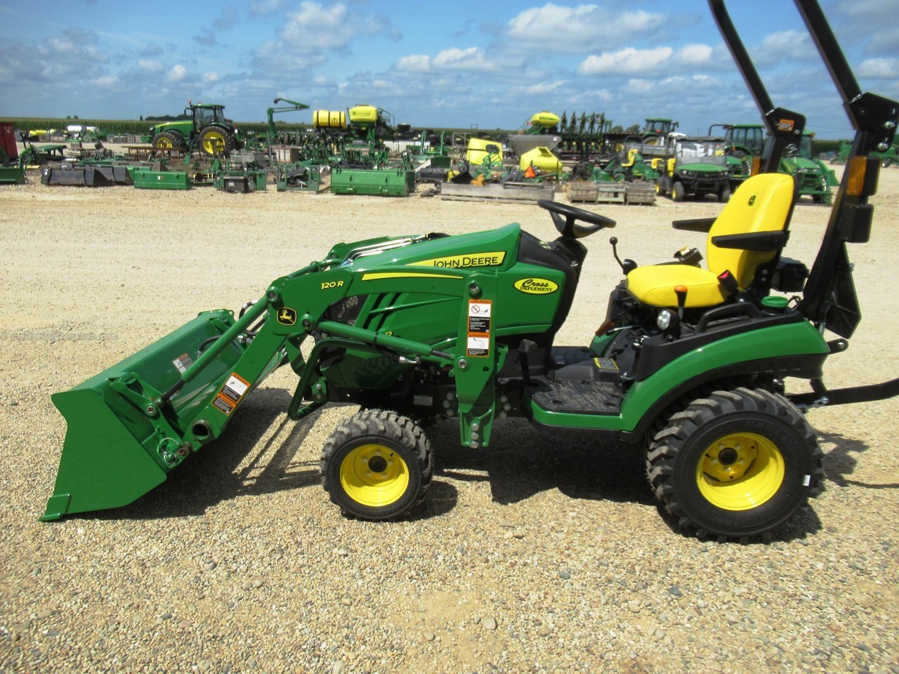 2024 John Deere 1025R Image 10