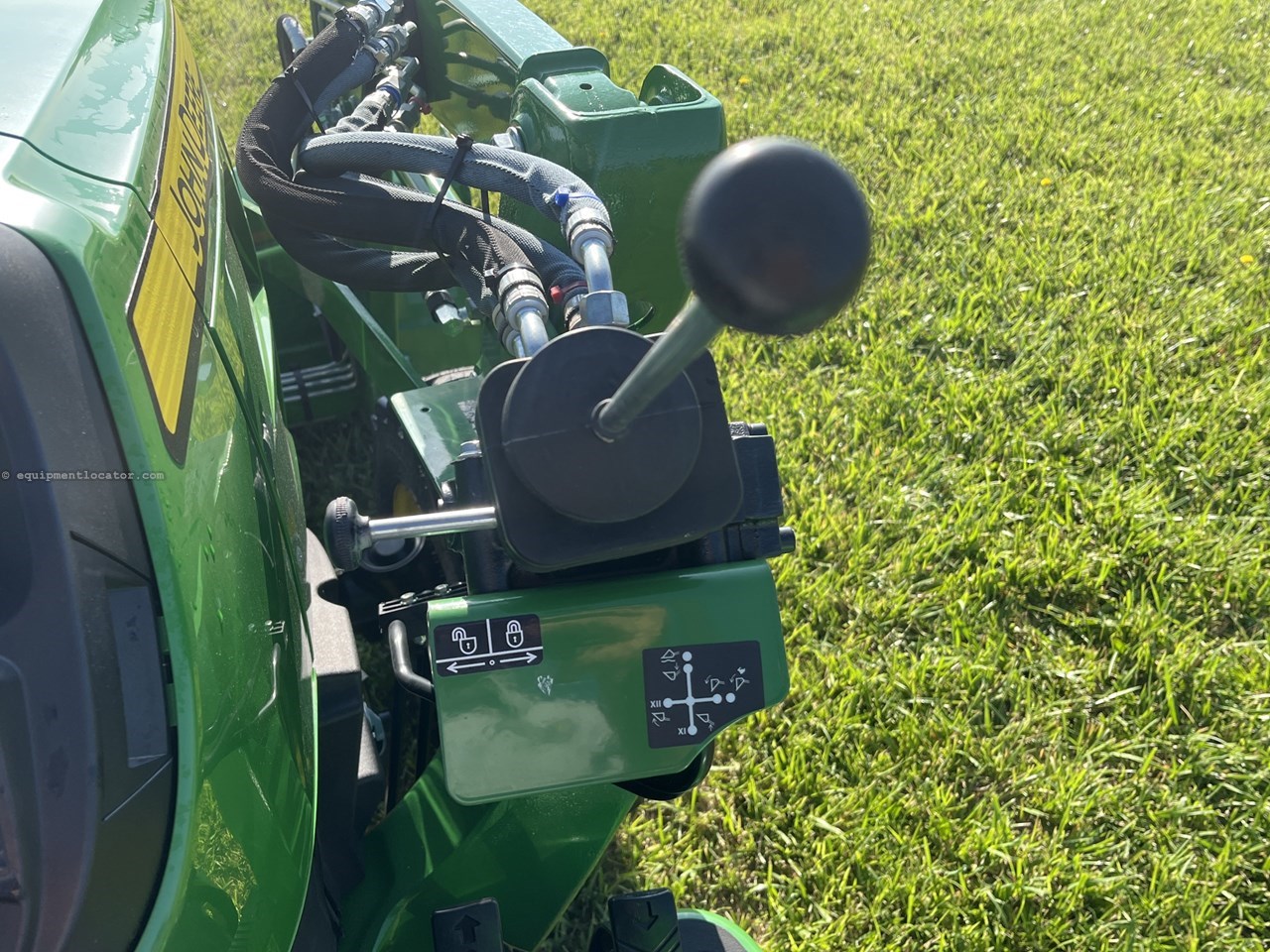 2023 John Deere 3025E Image 10