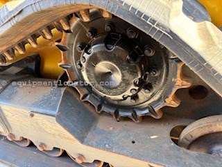 2022 John Deere 317G Image 10