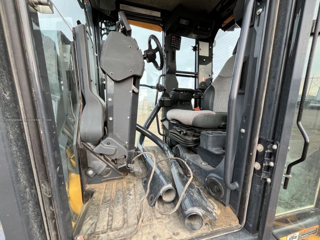 2020 John Deere 772G Image 10