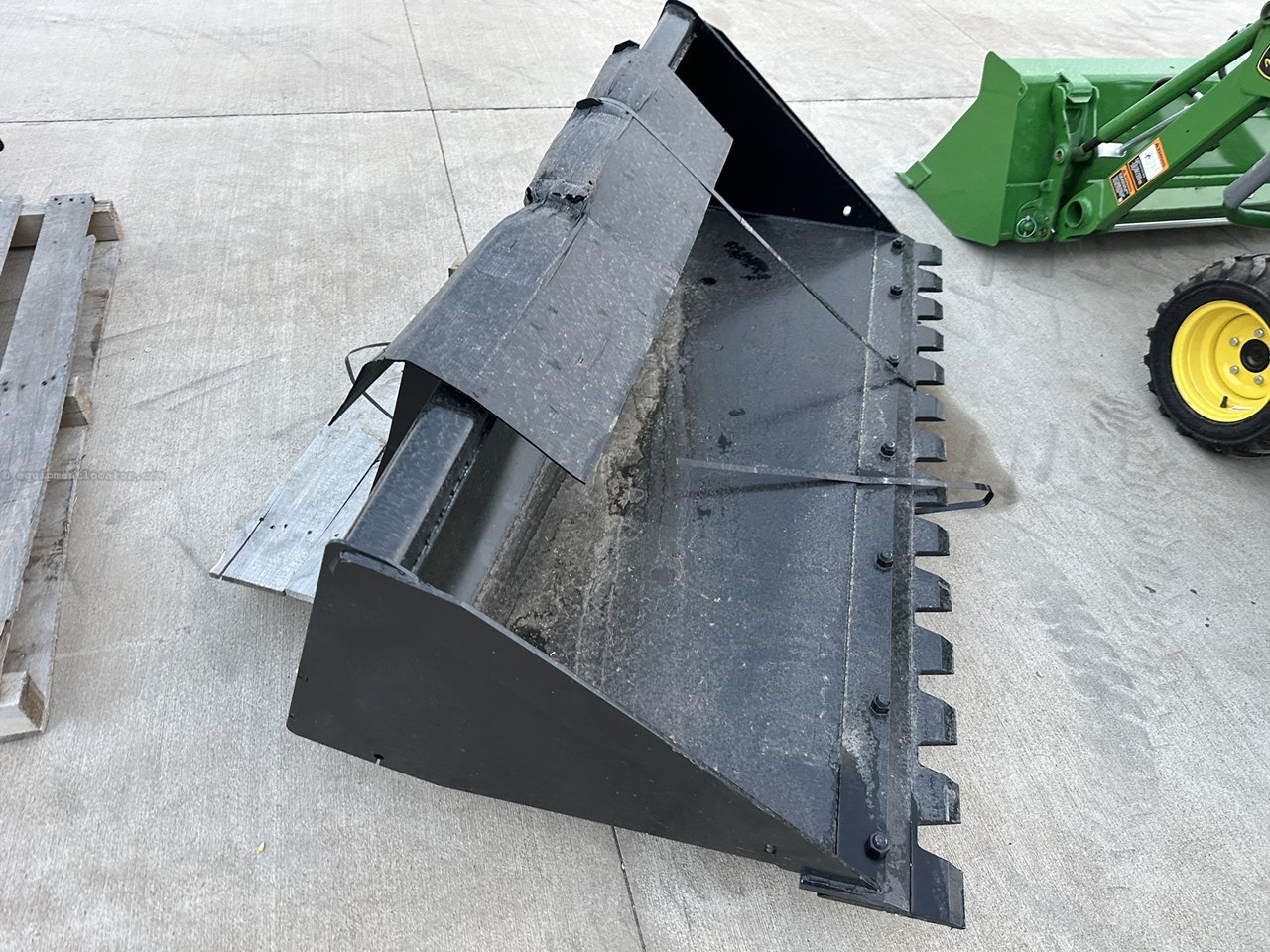 2024 John Deere 72C Image 4