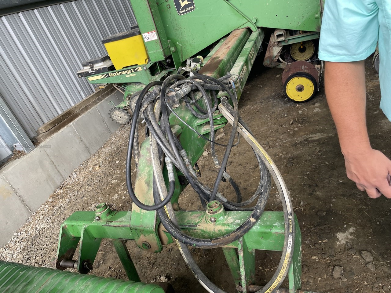 John Deere 7200 Image 10