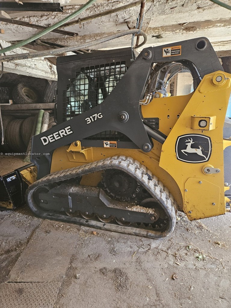 2023 John Deere 317G Image 10