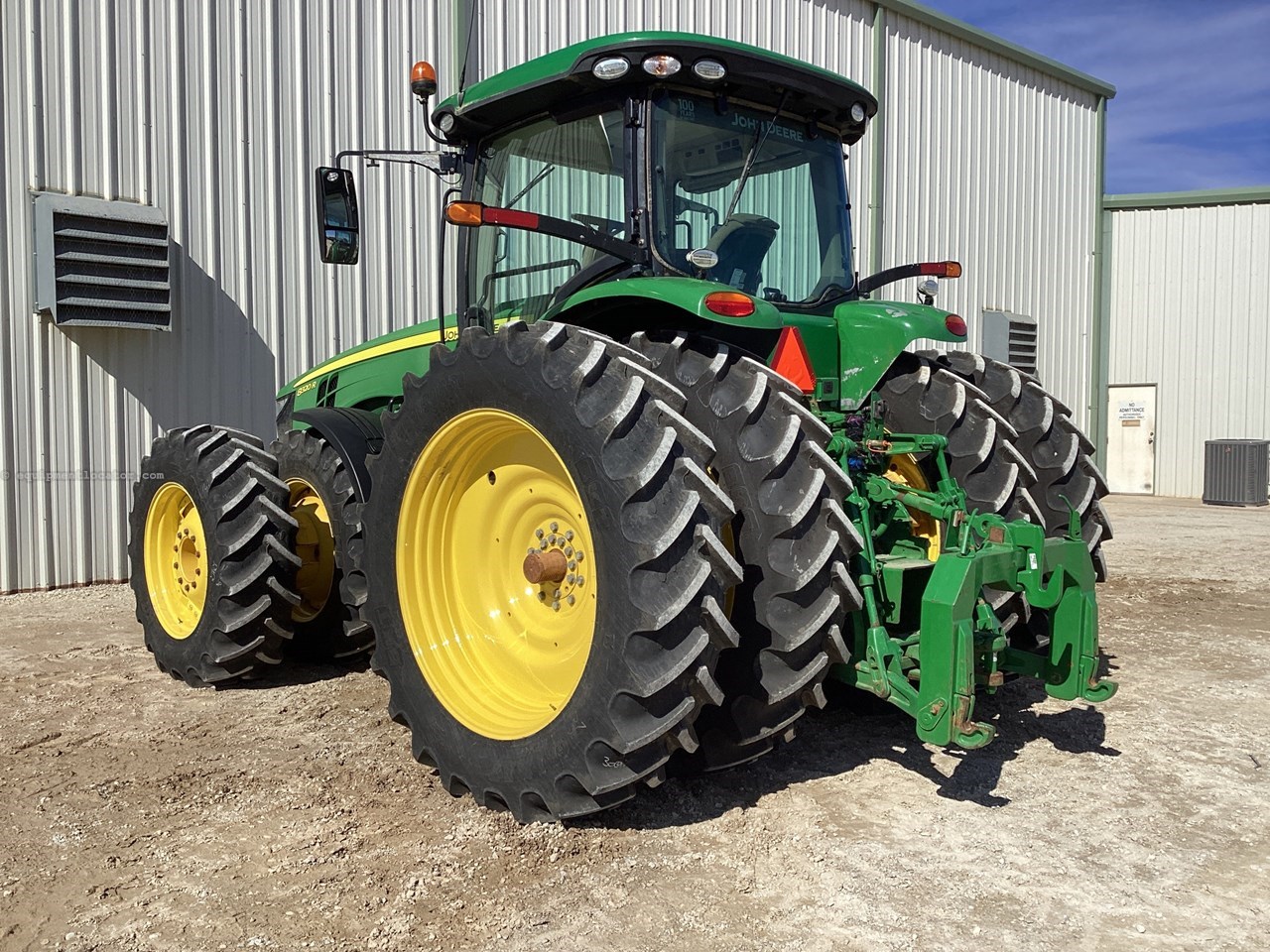 2018 John Deere 8320R Image 10