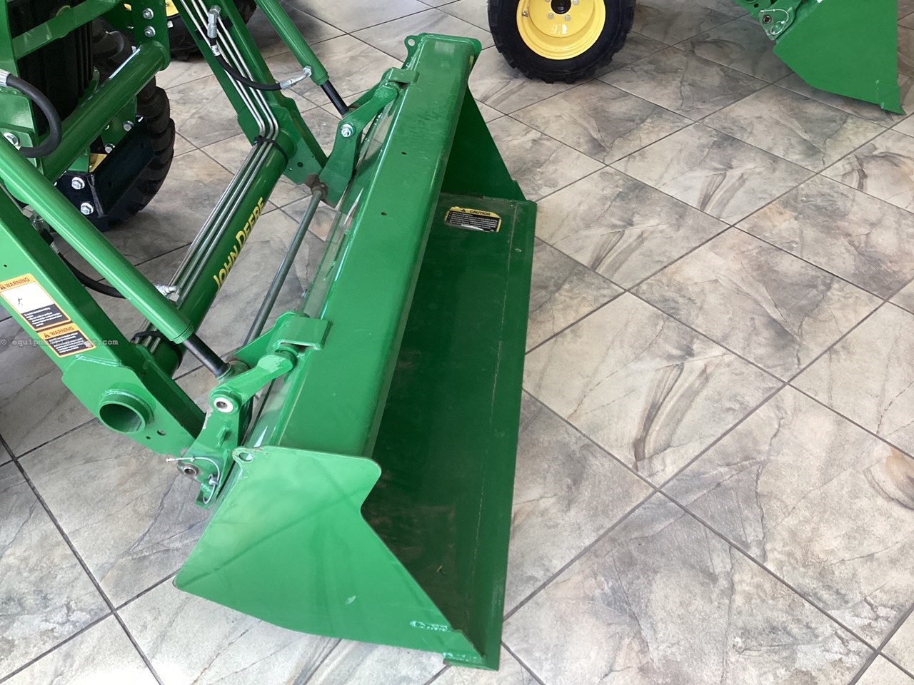 2023 John Deere 3025E Image 10