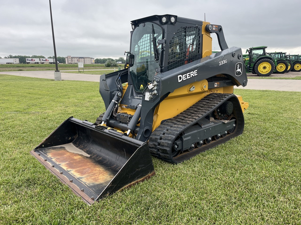 2024 John Deere 333G Image 10