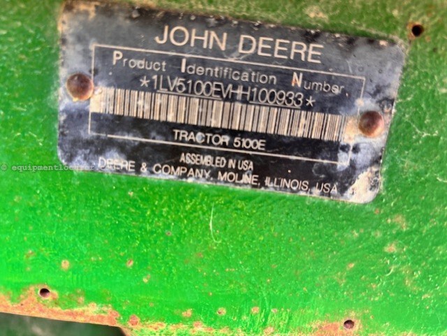 2017 John Deere 5100E Image 10