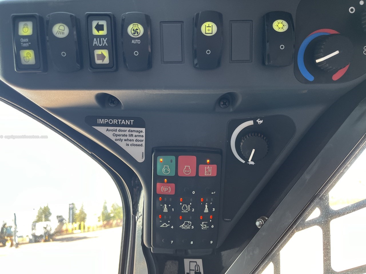 2023 John Deere 325G Image 10