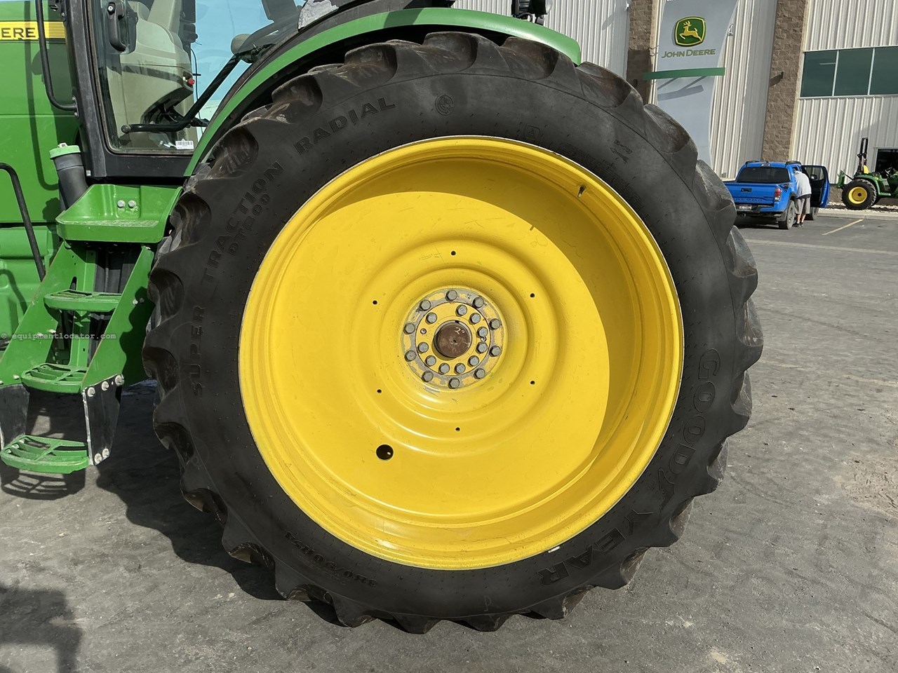2014 John Deere 8335R Image 10