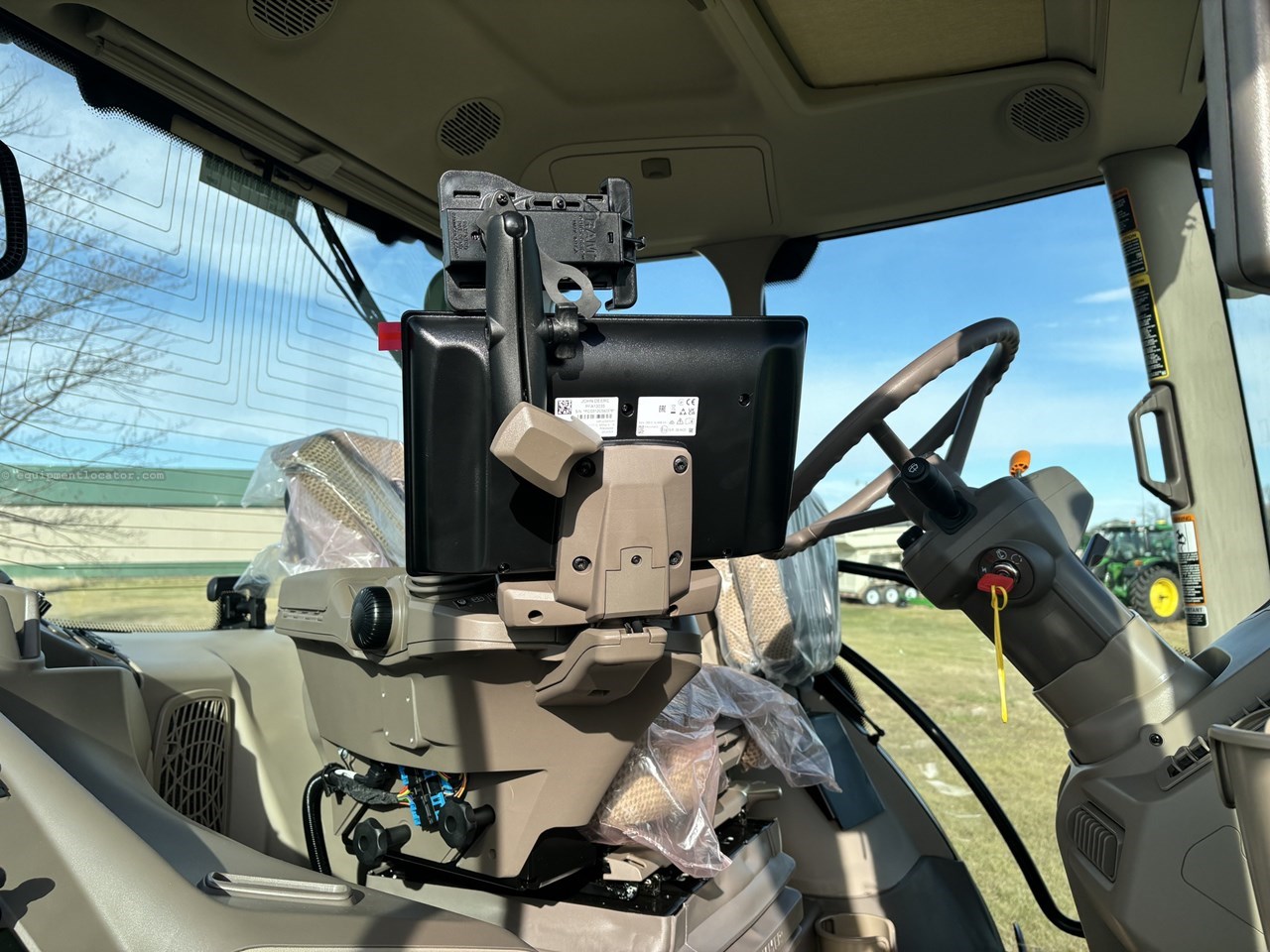 2024 John Deere 6R 215 Image 10