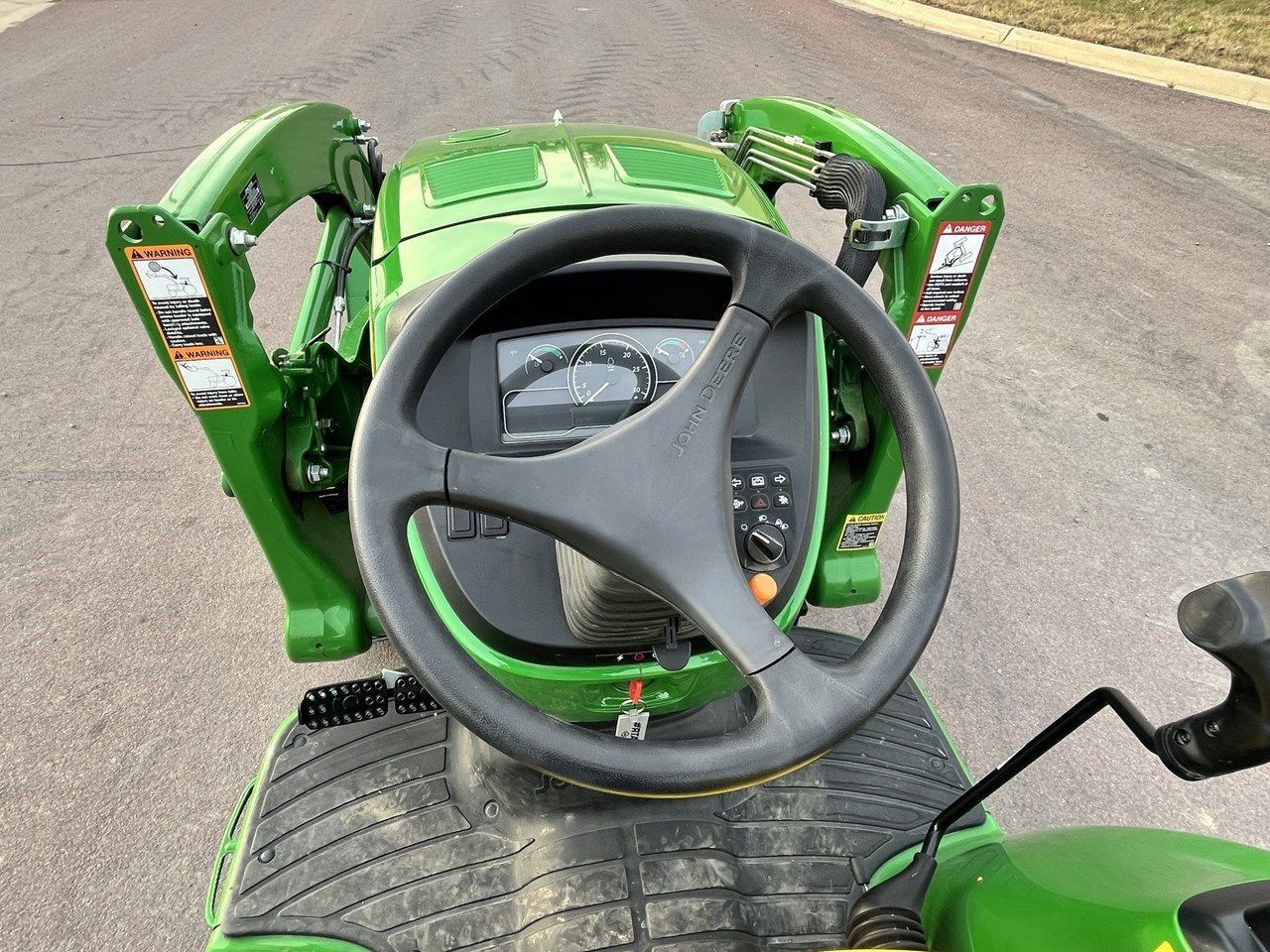 2024 John Deere 3046R Image 10