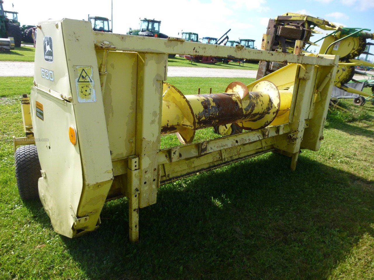 John Deere 630 Image 10