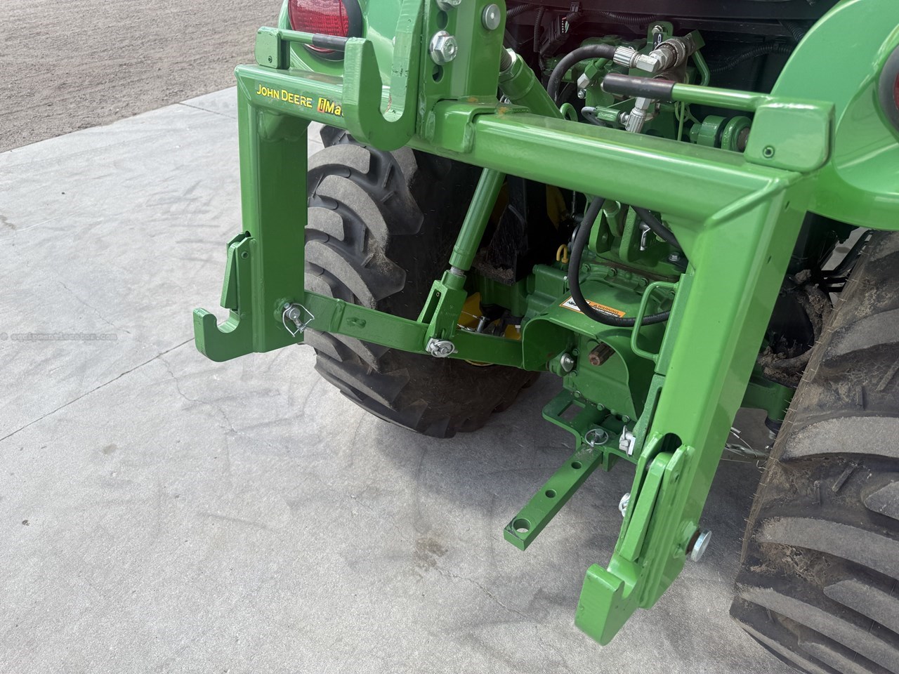 2023 John Deere 3046R Image 10