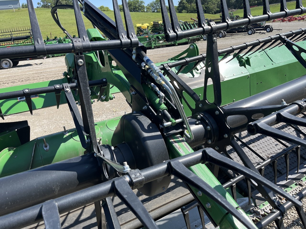 2022 John Deere HD35F Image 10