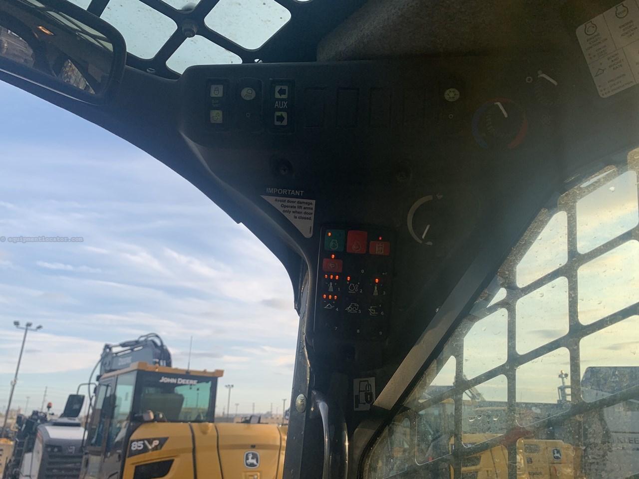 2020 John Deere 333G Image 10