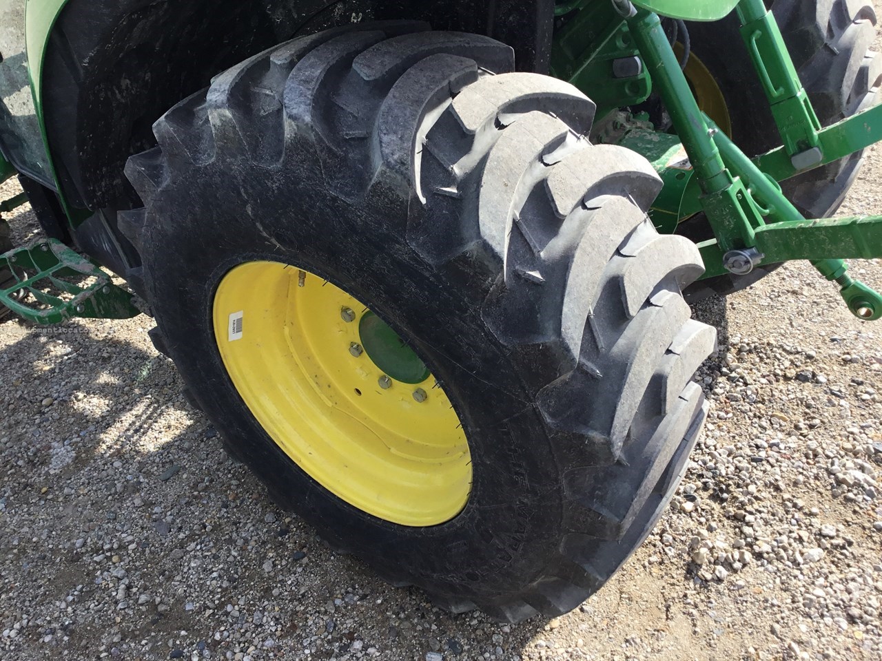 2022 John Deere 3039R Image 10