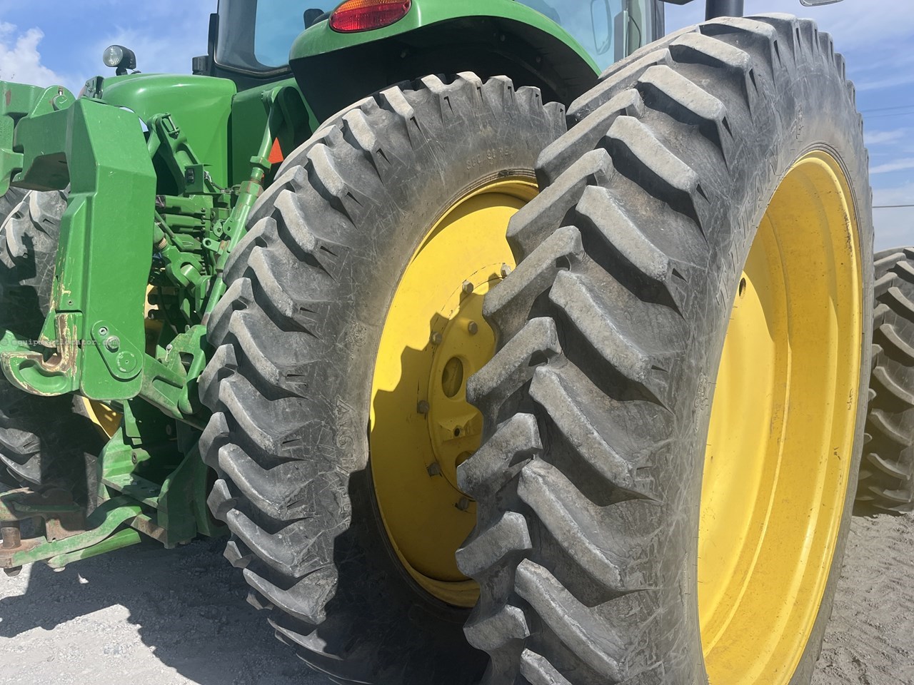 2013 John Deere 8310R Image 10