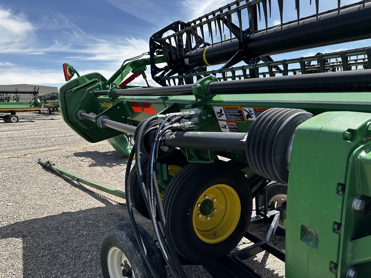 2020 John Deere 735D Image 10