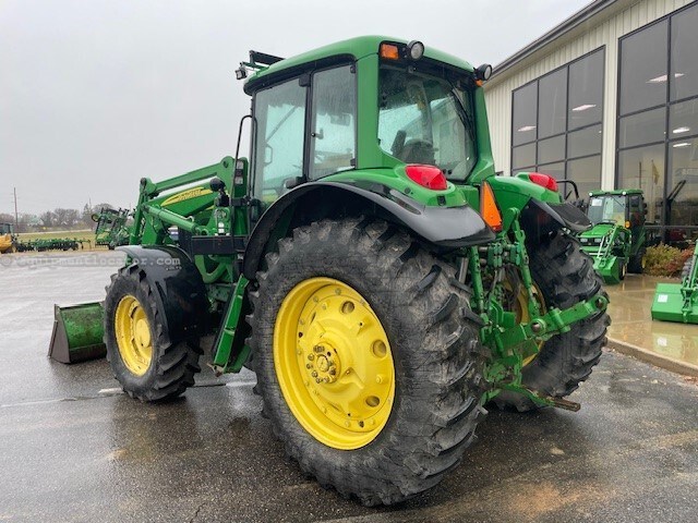 2004 John Deere 7520 Image 10