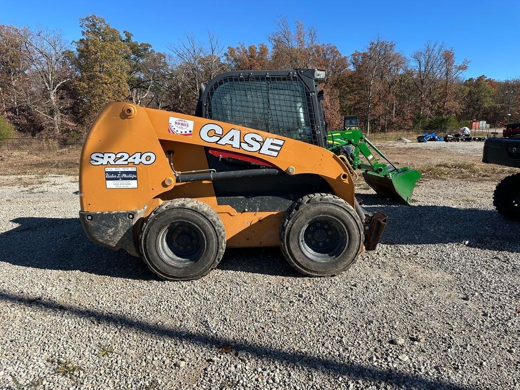2017 Case SR240 Image 5