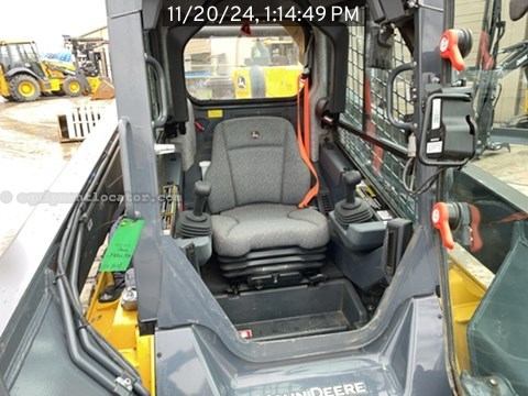 2023 John Deere 333G Image 10
