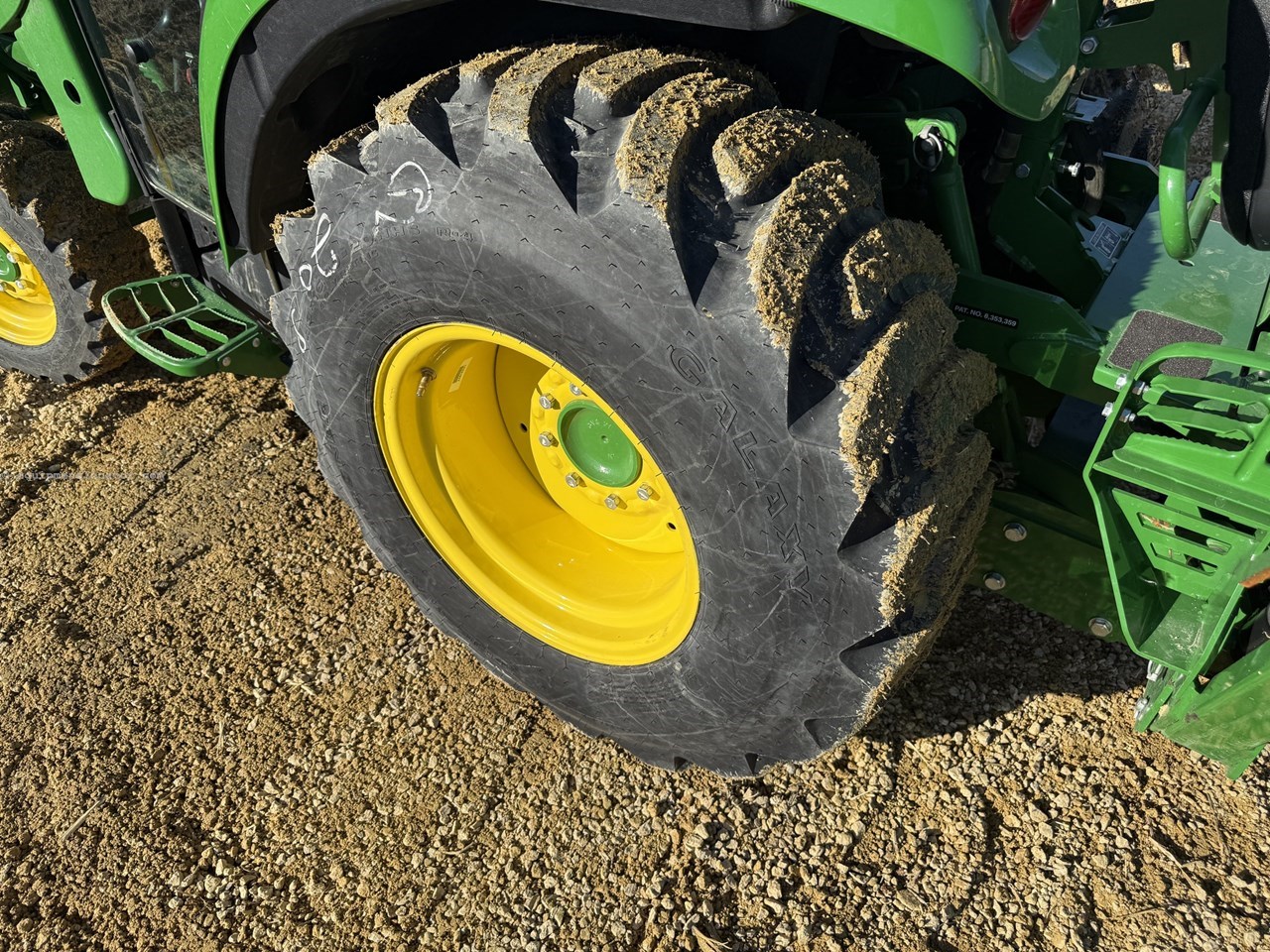 2022 John Deere 3046R Image 10