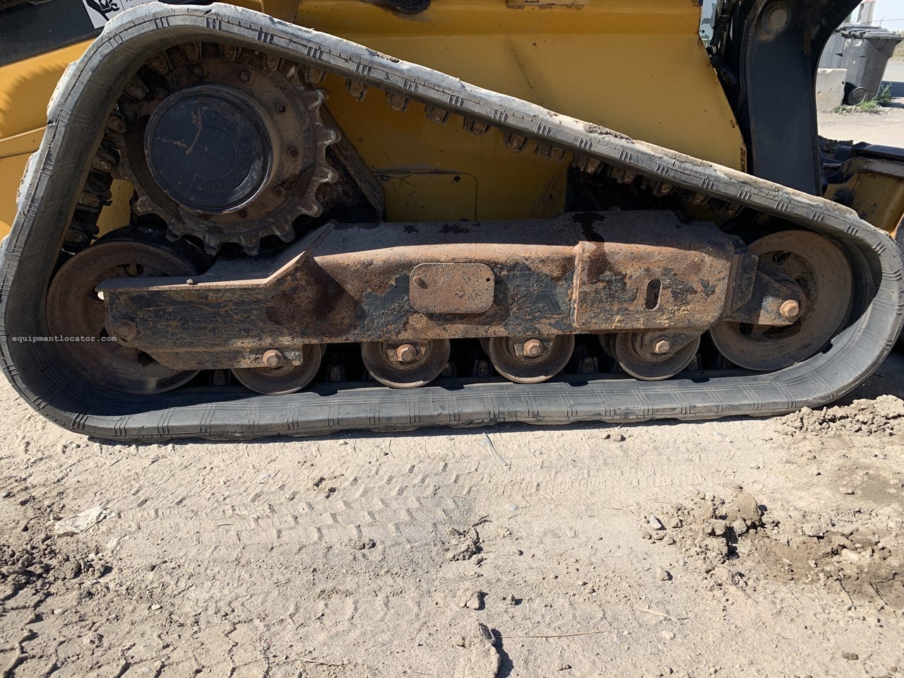 2011 John Deere 323D Image 10