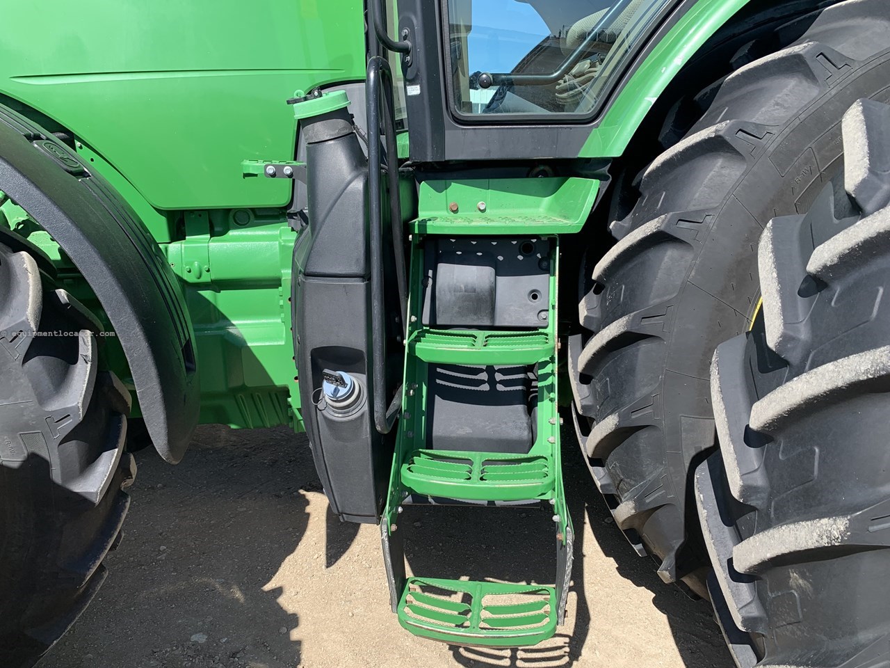 2014 John Deere 8370R Image 10