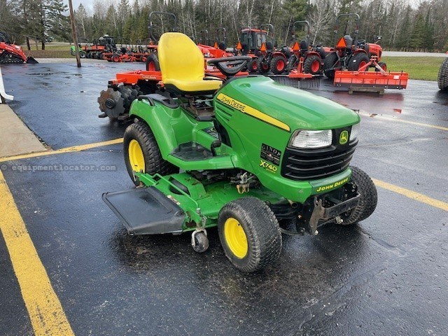 John Deere X740 Image 2