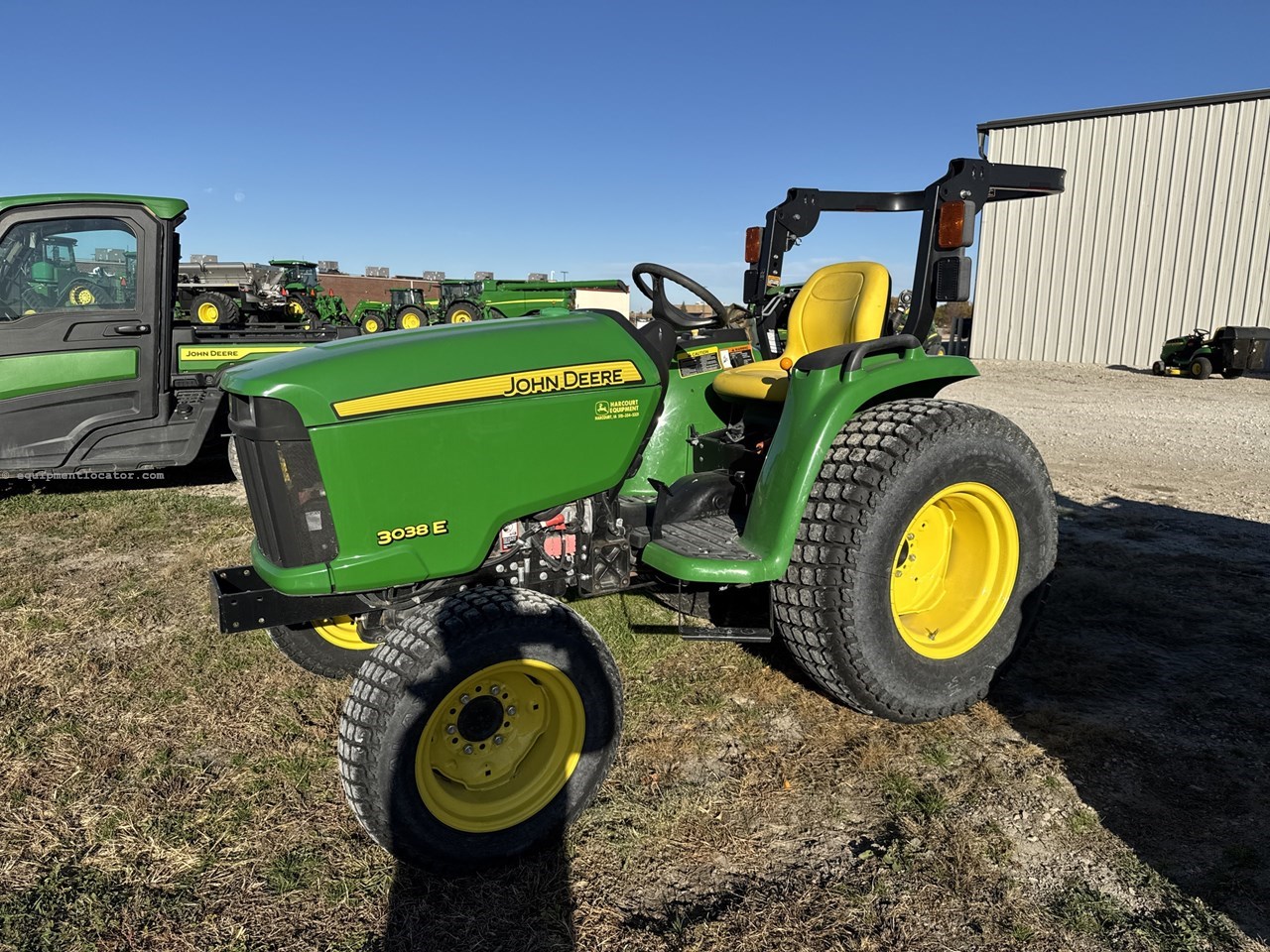 2016 John Deere 3038E Image 10