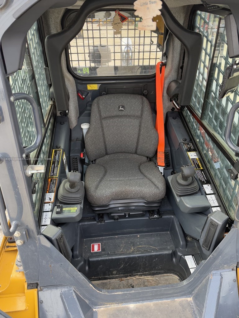 2023 John Deere 333G Image 10