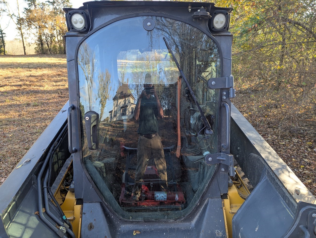 2017 John Deere 333G Image 10