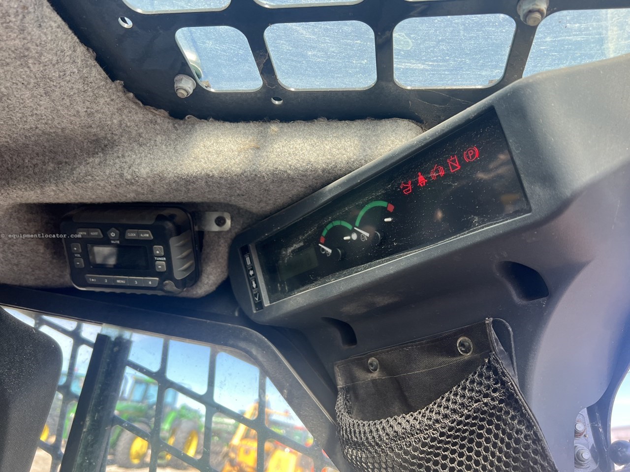 2021 John Deere 324G Image 10