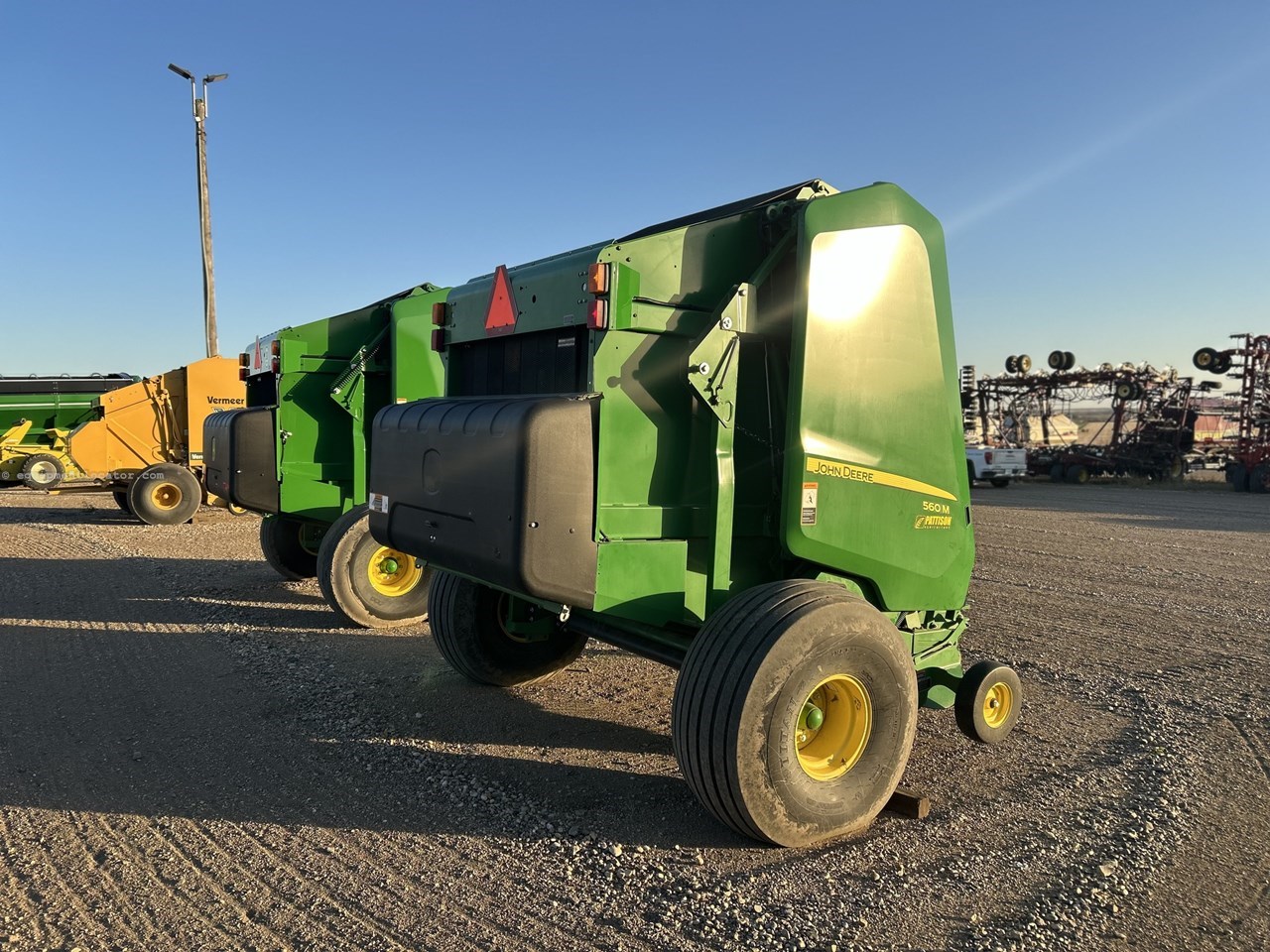 2020 John Deere 560M Image 4