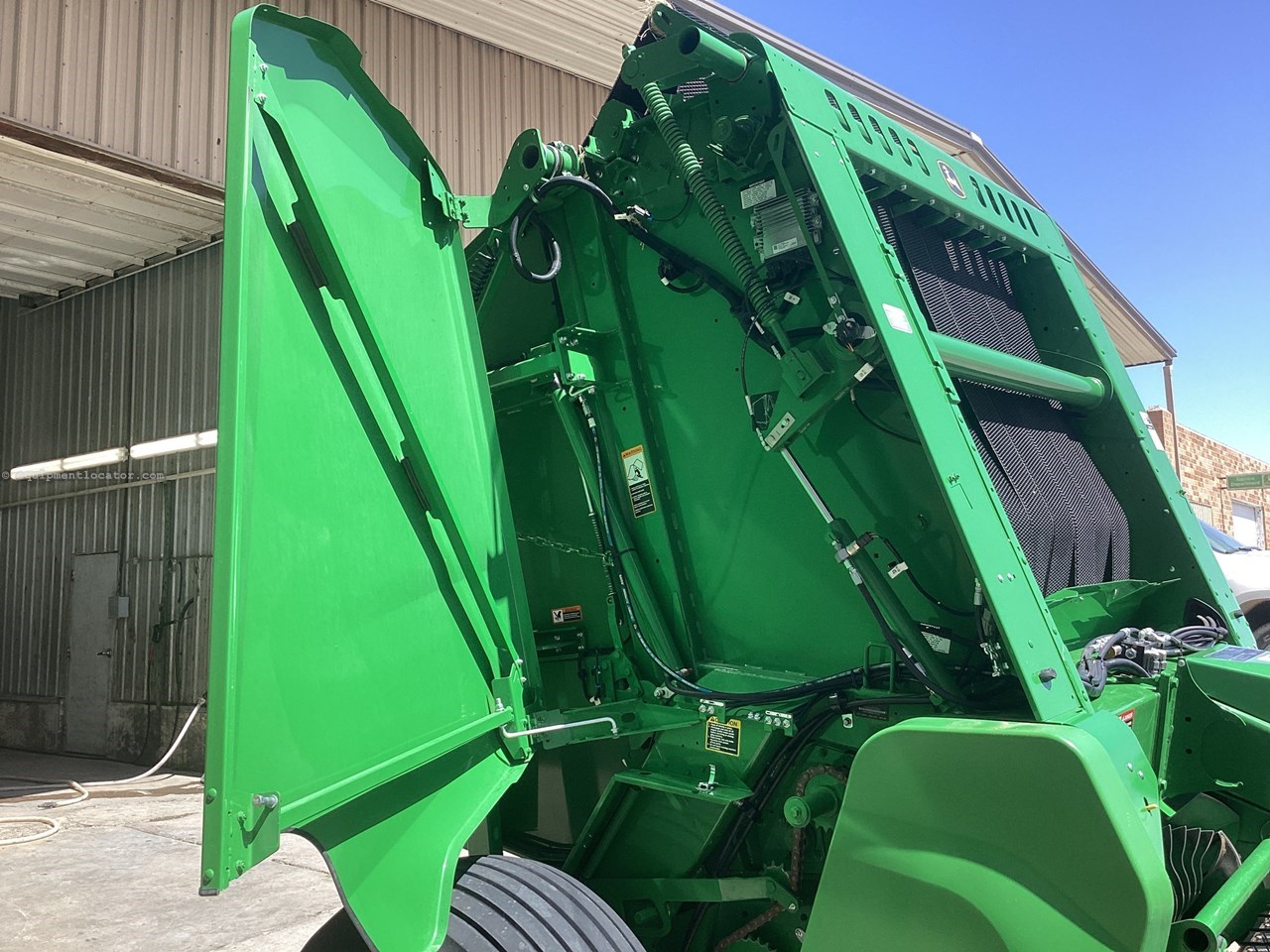 2024 John Deere 561R Image 10