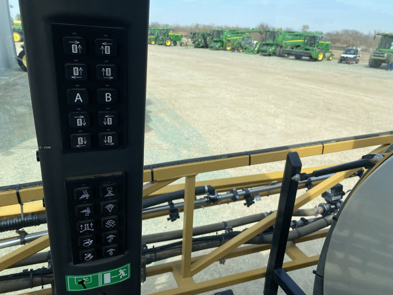 2015 RoGator RG1300B Image 10