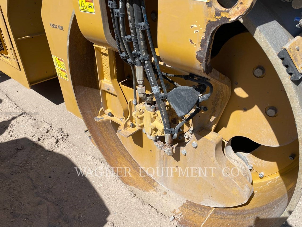 2020 Caterpillar CB16 Image 10