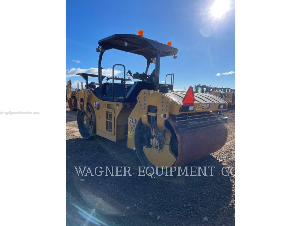 2022 Caterpillar CB16 Image 4