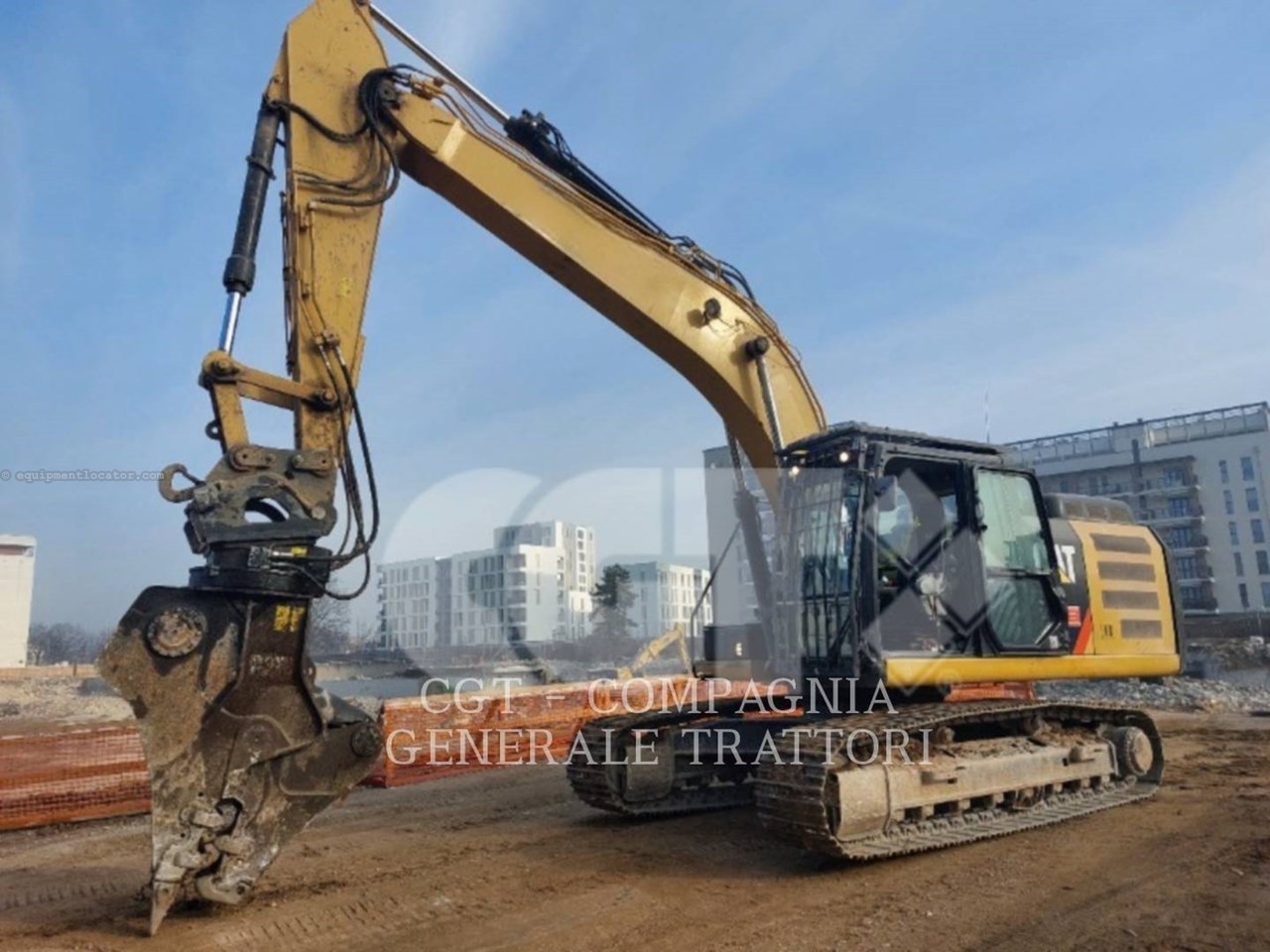 2015 Caterpillar 324E Image 2