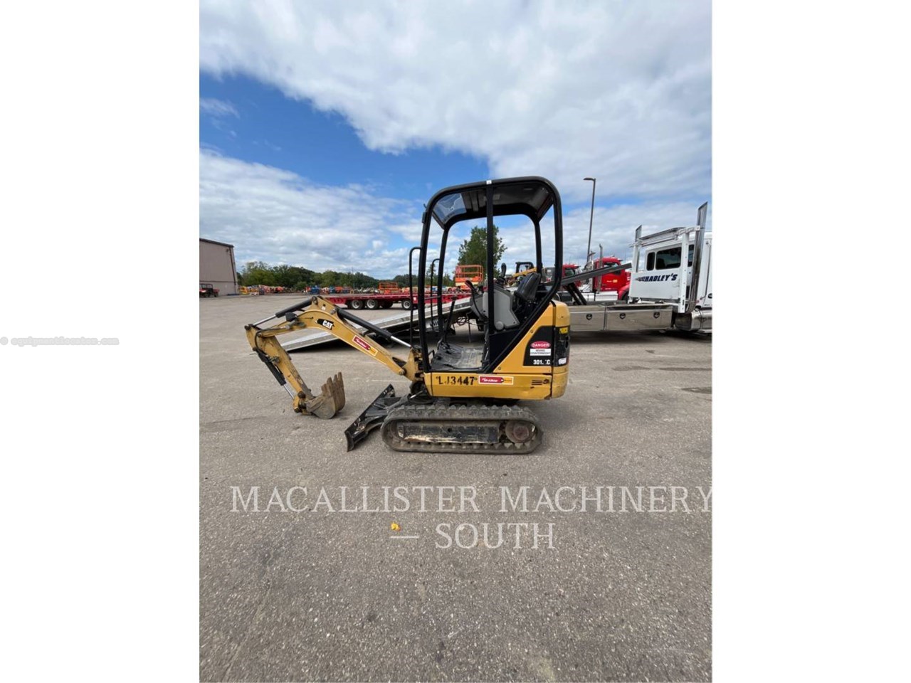 2018 Caterpillar 301.4C Image 2