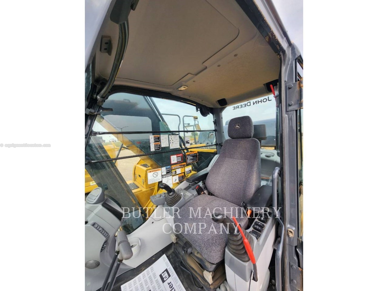 2023 John Deere 250P Image 10