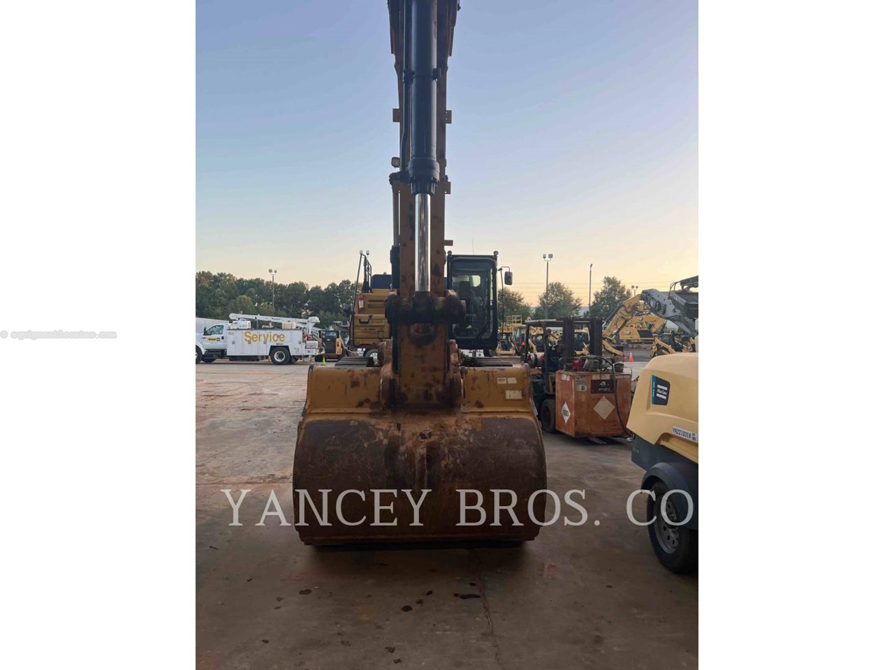 2019 Caterpillar 352F Image 10