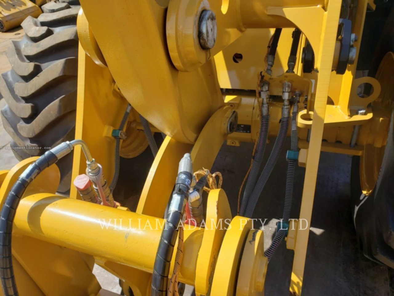 2022 Caterpillar 910 Image 10