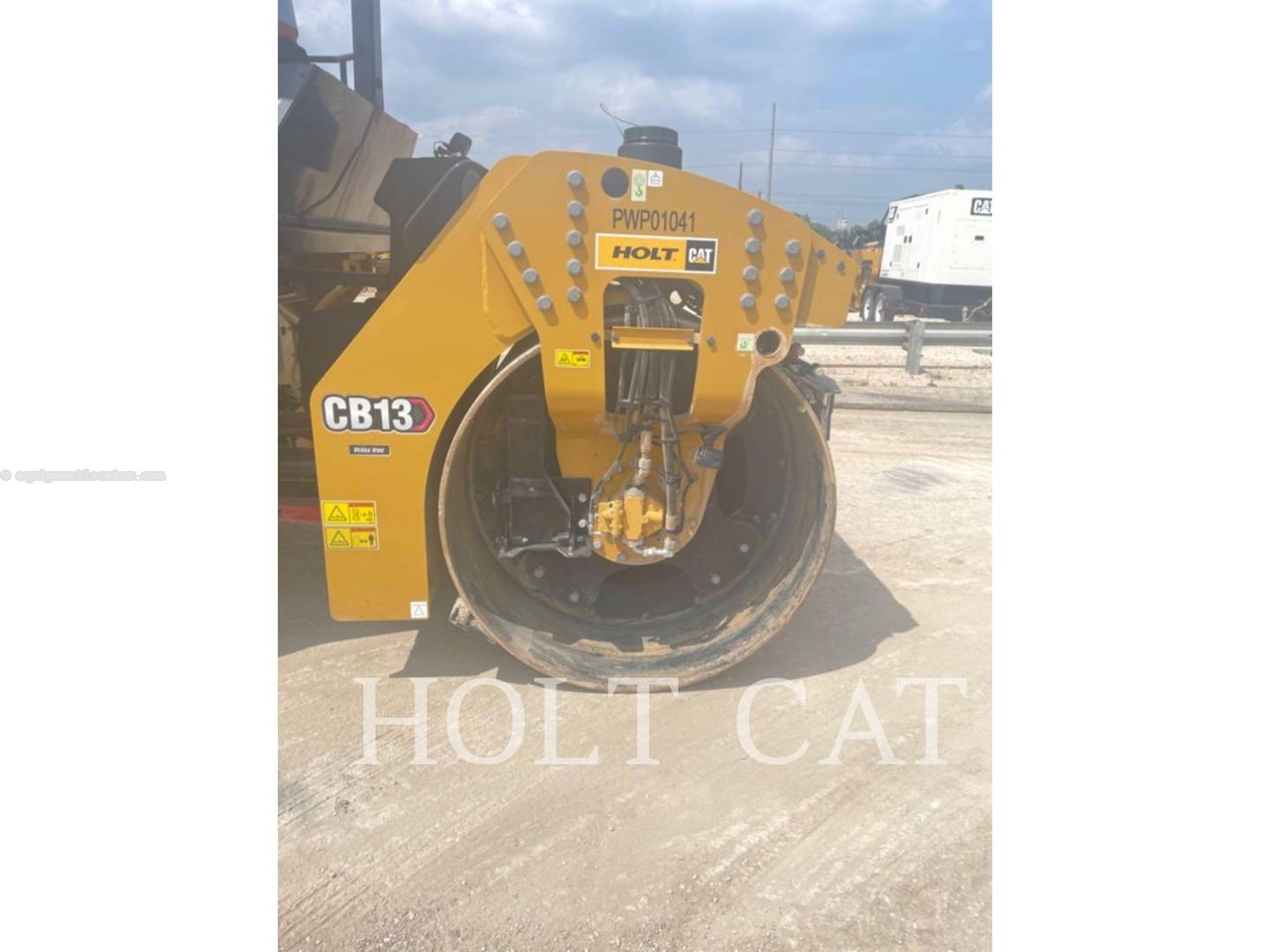 2022 Caterpillar CB13 Image 10