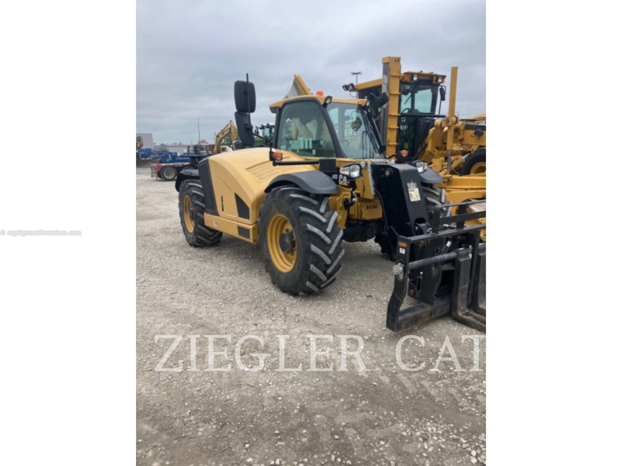 2019 Caterpillar TH408D Image 1