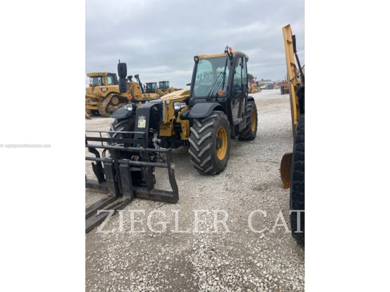 2019 Caterpillar TH408D Image 2