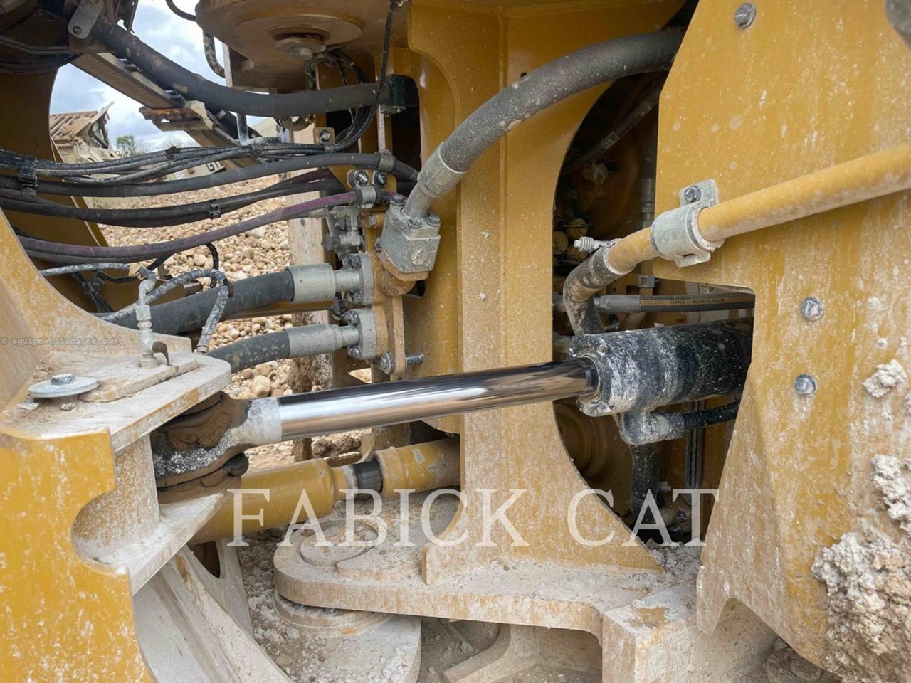 2023 Caterpillar 982M Image 13