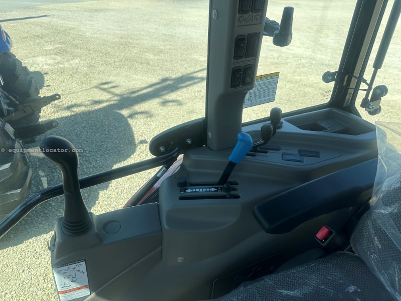 2025 Case IH Farmall 40C Image 10